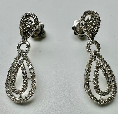 זוג עגילים זהב 14k חתום משובץ 164 יהלומים סה׳׳כ בשני העגילים בגודל 0.008ct כל אחד סה׳׳כ 1.31 ct 