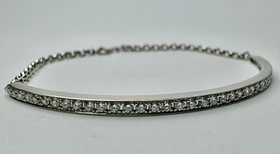 צמיד חצי קשיח זהב 14k חתום משובץ 40 יהלומים בגודל 0.03ct כל אחד סה׳׳כ 1.20ct משקל 4.8 גרם אורך 