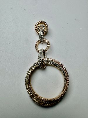 תליון זהב 14k מורכב מ-3 צבעים חתום משובץ 230 יהלומים בגודל 0.004 ct כל אחד סה׳׳כ 0.9 ct משקל 