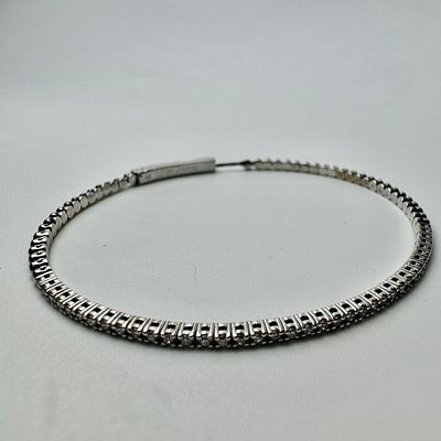 צמיד בנגל על כבל זהב לבן 14k חתום משובץ 38 יהלומים בגודל 0.015 ct כל אחד סה׳׳כ 0.57ct משקל 5.85 