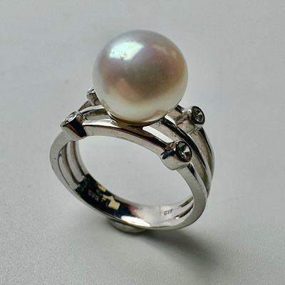 טבעת זהב 14k חתומה משובץ פנינה בקוטר 10 מ׳׳מ 4 יהלומים בגודל 0.03 סה׳׳כ 0.12 ct משקל 5.45 גרם 