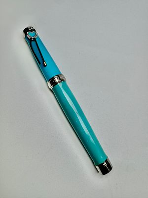 עט כדורי חברת OMAS דגם DIVINE מעוצה עם לב במצב משומש אורך 12.5 ס׳׳מ ללא קופסא as-is