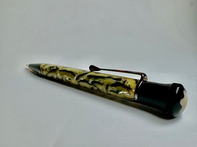 עיפרון חודים חברת MONTBLANC דגם OSCAR WILDE חתום וממוספר דוגמת שיש בגווני אם הפנינה ושחור אורך 