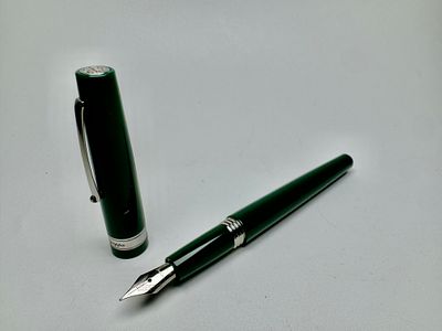 עט נובע MONTEGRAPA איטליה איכותי מילוי משאבה ואו קרטרידג' -ציפורן M -חדש בקופסא לא נטבל בדיו 