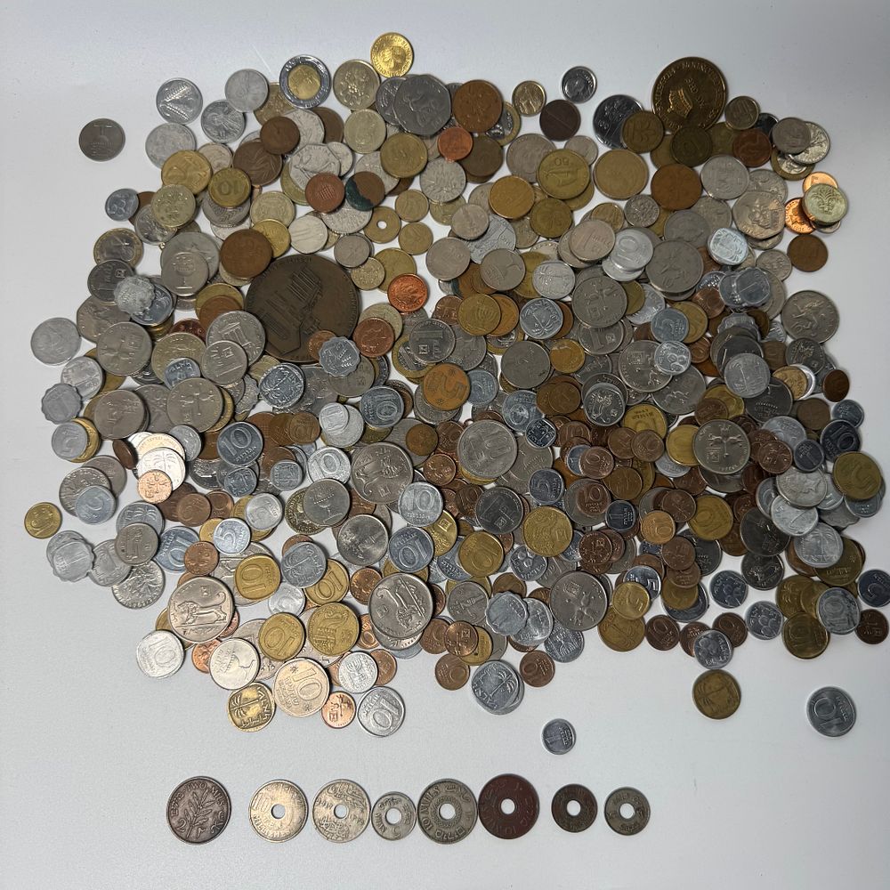 לוט גדול מאוד של מטבעות מישראל לפני ואחרי קום המדינה משאר העולם וגם מדליות שונות 2280 גרם