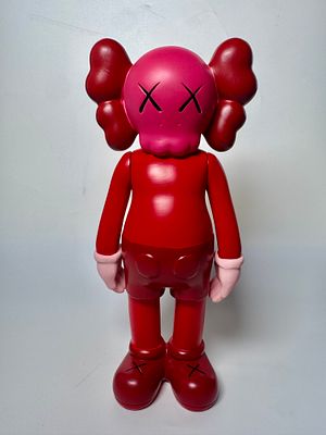 פופ ארט זוג פסלים של האמן kaws לא חתום עשוי ויניל גובה 29 ס׳׳מ 22 ס׳׳מ