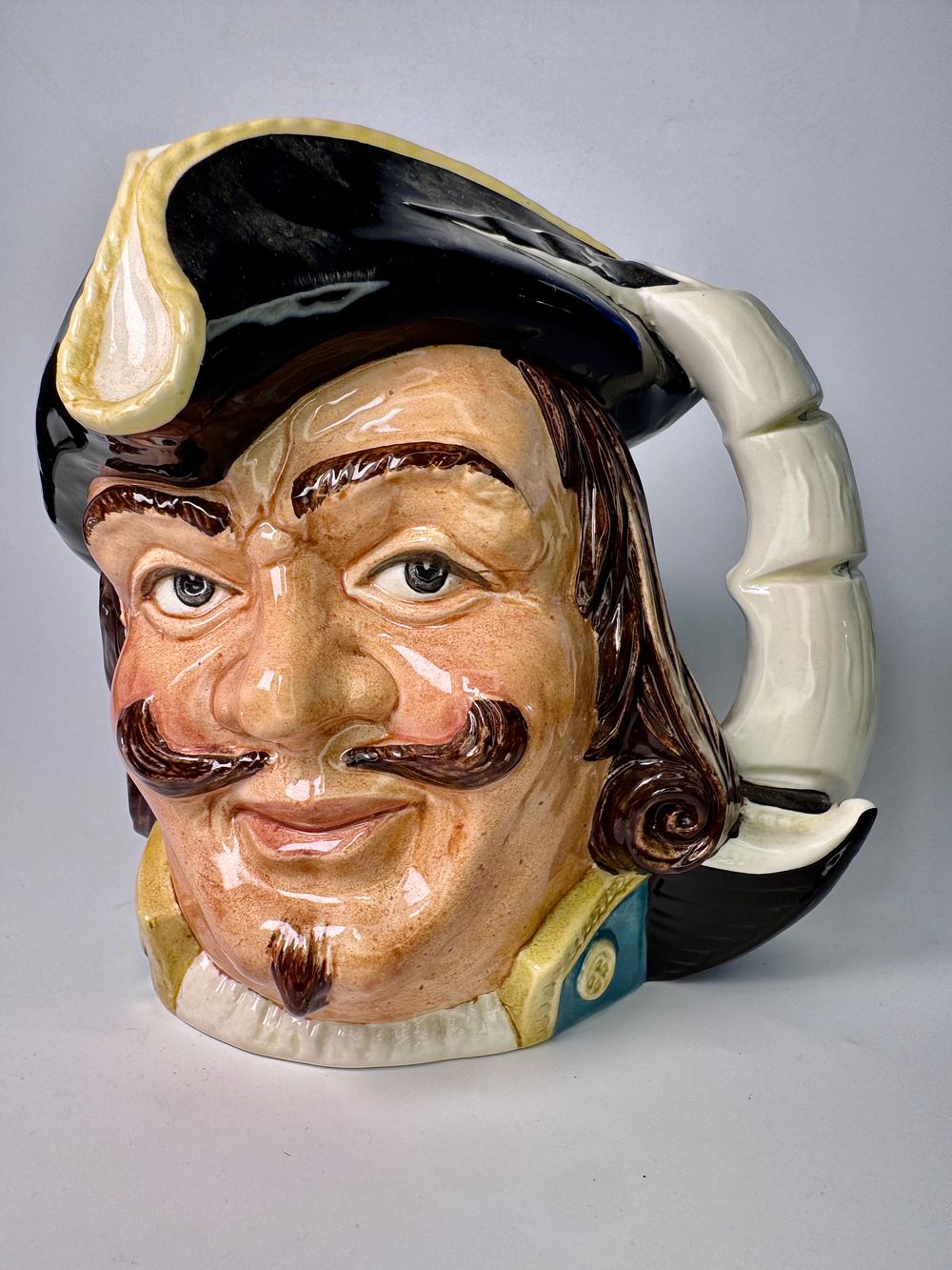 טובי ג׳ג פורצלן Royal Doulton אנגליה חתום וממוספר דגם Capt Henry Morgan גובה 19 ס׳׳מ במצב טוב מאוד