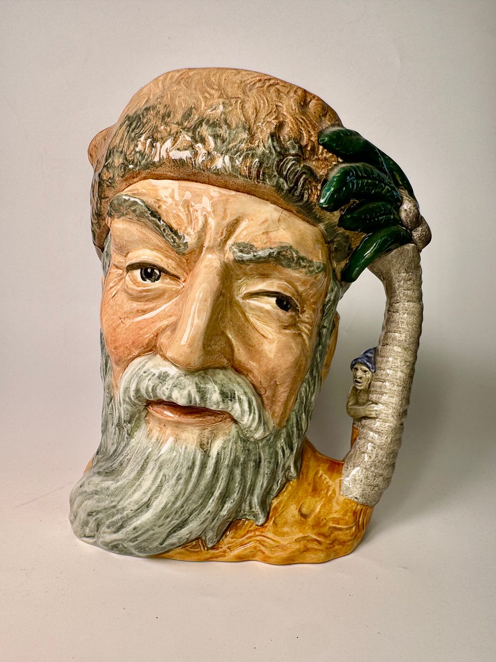 טובי ג׳ג פורצלן Royal Doulton אנגליה חתום וממוספר דגם Robinson Crusoe גובה 19 ס׳׳מ במצב טוב מאוד