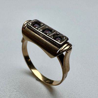 טבעת זהב 14k חתום משובץ 3 גרנטים משקל 2.5 גרם מידה 54