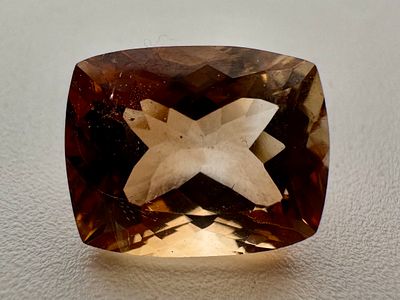 אבן חן אמפיריל טופז משקל כ-9.5 ct