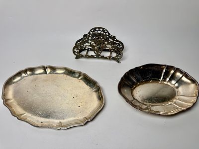 לוט 3 כלי כסף הכוללים : מגשי כסף 1 חתום משקל 160 גרם