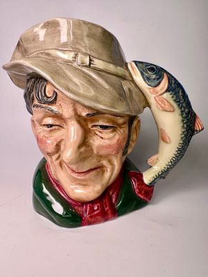 טובי ג׳ג פורצלן Royal Doulton אנגליה חתום וממוספר דגם The Poacher גובה 18 ס׳׳מ במצב טוב מאוד