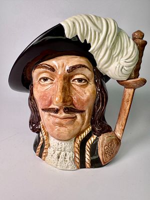 טובי ג׳ג פורצלן Royal Doulton אנגליה חתום וממוספר דגם Athos גובה 18 ס׳׳מ במצב טוב מאוד