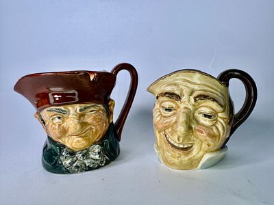 לוט 2 פסלי טובי ג׳ג קטנים פורצלן Royal Doulton אנגליה חתום וממוספר גובה 8, 8.5 ס׳׳מ במצב טוב מאוד