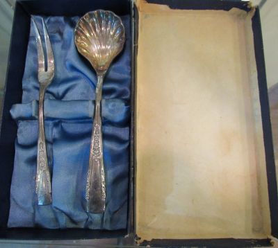 זוג כלי הגשה כפית ומזלג RADAD חתום ישראל עם מדבקת מס קניה בקופסה מקורית בגובה 13-14ס"מ