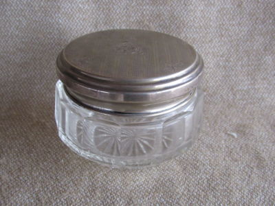 קופסה עתיקה ארט דקו מזכוכית חריטות עבודת יד 