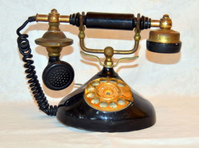 טלפון חוגה ישן בעיצוב עתיק בקליט ונחושת תוצרת קוראה גובה 18 ס"מ