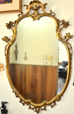 מראה במסגרת עץ צבועה בזהב בסגנון עתיק 96X62ס"מ 
פינוי אריזה והובלה מהבית בגבעת יערים 