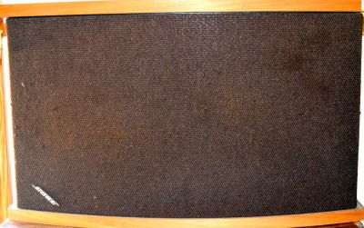 זוג רמקולים BOSE דגם 901 SIRIES VI CLASSIC קופסת עץ 54X30 ס"מ גובה 32 ס"מ 
פינוי 