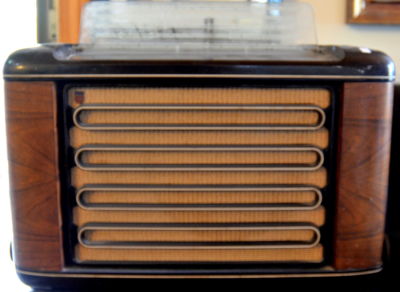 רדיו בקליט וינטג' חשמלי פיליפס 46X26 ס"מ גובה 33 ס"מ משטח זכוכית עם מחוג 