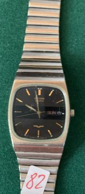 שעון יד CITIZEN קוורץ זקוק לסוללה לא נבדק המנגנון - שריטות בזכוכית 28X35 מ"מ