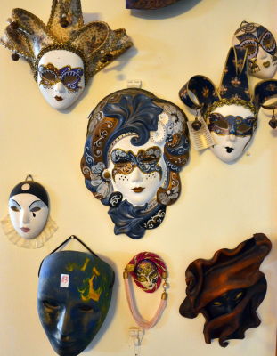 לוט מסיכות קיר שונות 19 יחידות 8-35 ס"מ