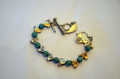 צמיד כסף 925 קמעות בצורות יונים עם אבני טורקיזים אורך 25 ס"מ משקל כולל 32 גרם