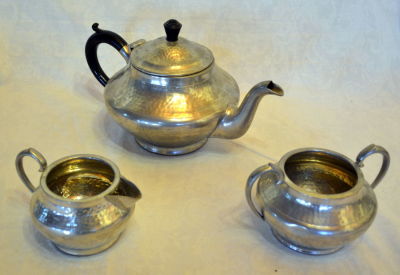 ארטס אנד קרפט סט ארט דקו 3 חלקים להגשת תה CRAFTMAN SHEFFIELD PEWTER קומקום 26X14 ס"מ גובה 14 ס"מ