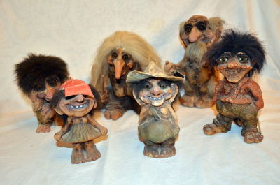 אוסף 6 פסלוני בובות שונים 14-23 ס"מ גובה