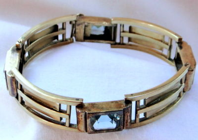 צמיד זהב צהוב 14K משנות ה-50 עם אבני חן בלו טופז משקל 15.3 גרם אורך הצמיד 18 ס''מ רוחב 1.5 ס''מ