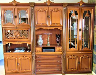 מזנון ויטרינה בר בעיצוב עתיק גובה 2.29 מ' - רוחב 2.83 מ' - עומק 42 ס"מ 
מורכב מחלקים שניתן 