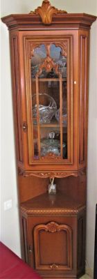 מזנון ויטרינה פינתית משולש- עץ עם דלת אחת זכוכית - 
( תואם למס' 5 ומתאים כתוספת לצידי המזנון ) 