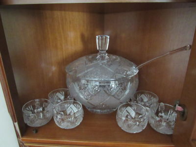 סט לפונץ קריסטל איכותי עם חריטות עבודת יד - קערה עם מכסה גובה 26 ס"מ - 6 ספלים עם ידיות גובה 5.5 