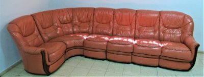 סט ספות 6 יחידות נפרדות עור ועץ איכותי - 7 מושבים - פינתי ישן במצב טוב עם סימני שימוש 