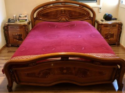 חדר שינה תוצרת איטליה בעיצוב מיוחד ובאיכות מעולה : מיטה זוגית 1.6X2 מטר עם 2 שידות גובה 68 ס"מ 