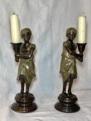 זוג פסלים - פמוטי נר - ברונזה גובה 25 ס"מ כל אחד