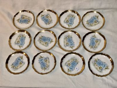 סט 12 צלוחיות פורצלן חתומים עם עיטורי זהב ופרחים - קוטר 8.5 ס"מ