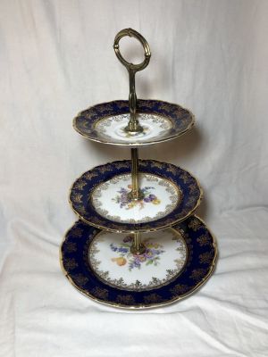 כלי הגשה 3 קומות צלחות פורצלן צ'כיה חתומים -עיטורי זהב קובלט ופרחים - קוטר הצלחות - 25-20-15 