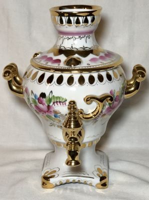 סמובר קישוט - חתום - פורצלן סובייטי ציור יד פרחים ועיטורי זהב עם מכסה וקומקום קטן - 
גובה כל 