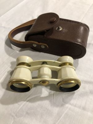 משקפת תאטרון בקליט וברונזה חתום USSR עם נרתיק מקורי גודל המשקפת 10X5X3 ס''מ