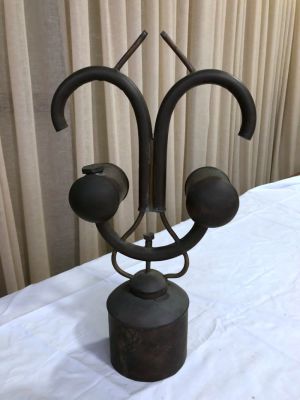 מכשיר תאורה ממלחמת העולם 1 1917 ממתכת גובה 39 ס''מ