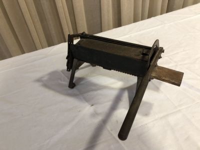 מכונה לחיתוך סיגרים עתיק ברונזה מתכת ועץ 30X16X13 ס''מ