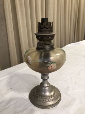 עששית עתיקה מתכת וזכוכית צרפתי עם ציורי יד על הזכוכית גובה 46 ס''מ כולל זכוכית