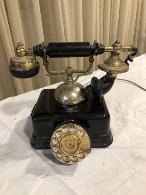 טלפון חוגה ברונזה מתכת ובקליט גובה 22 ס''מ גודל 15X19 ס''מ הוסב לשימוש מקומי