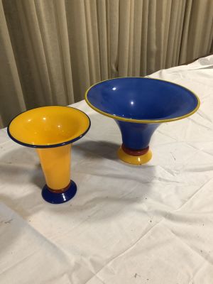 זוג קערות זכוכית שוודי עבודת אומן חתום גובה של שניהם 16 ס''מ קוטר 14 ס''מ 25 ס''מ