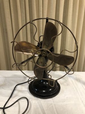 מאוורר ישן MARELLI מיוצר באיטליה במצב עבודה ראה בסרטון גובה 43 ס''מ