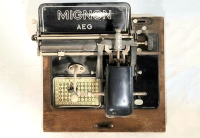 מכונת כתיבה MIGNON AEG גרמני מיוצר בברלין 1920 חתום במצב עבודה 36X34X18 ס''מ
