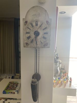 שעון קיר מטוטלת עם צלצול ושעון מעורר משקולת 1 עתיק עבודת יד ציור יד SCHWARZWALD סדק בלוח גרמני 