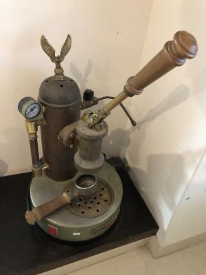 מכונת קפה אספרסו ישנה ELEKTRA איטליה גובה 47 ס''מ קוטר 26 ס''מ מצב עבודה