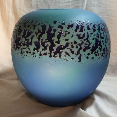 כד קרמיקה אוסטרלי מעוצב צבוע של THE WORKS גדול ומרשים עם הפתקית של החברה גובה 23 ס''מ קוטר 26 ס''מ